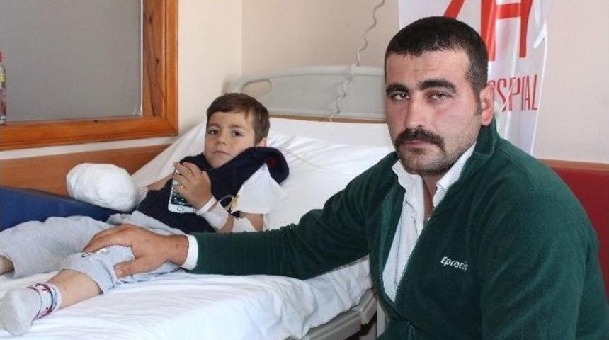 4 Yaşındaki &Ccedil;ocuğun Yem Makinesine Kaptırdığı Parmağı Yerine Dikildi