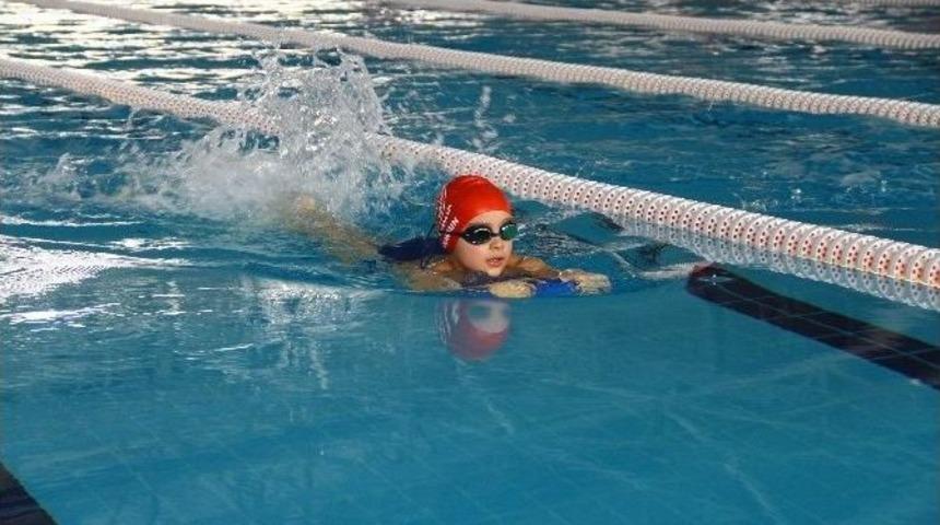 Bu Sene 15 Bin 200 &Ouml;ğrenci Y&uuml;zme &Ouml;ğrenecek