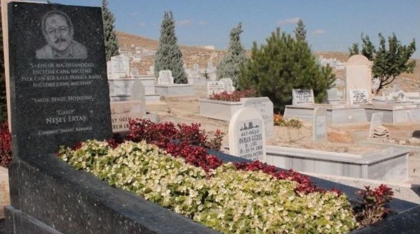 Neşet Ertaş Mezarı Başında Anıldı