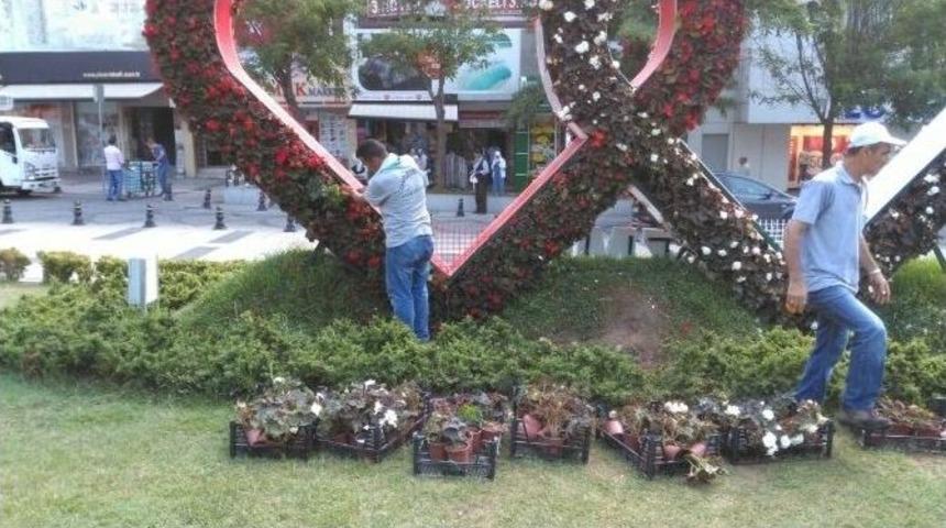 İzmit&rsquo;te Park Ve Bah&ccedil;eler Yenileniyor