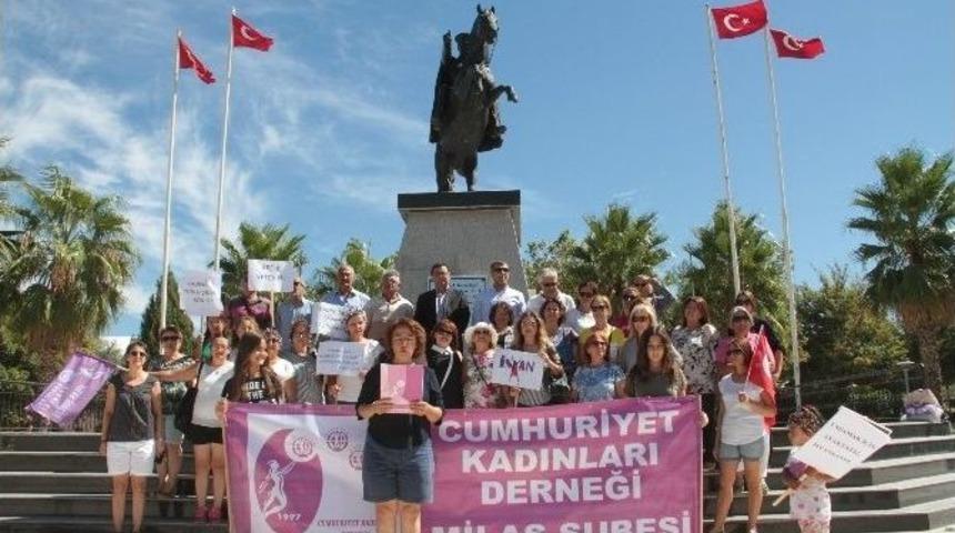 Kadınlardan Şortlu Eylem