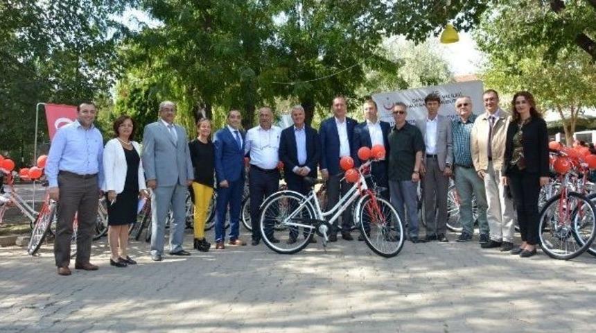 Bisikletle Sağlığa &Ccedil;om&uuml; De Destek Veriyor