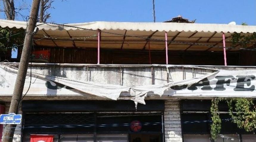 Başkent&rsquo;te Bı&ccedil;aklı Kavga: 1&rsquo;i Ağır 2 Yaralı