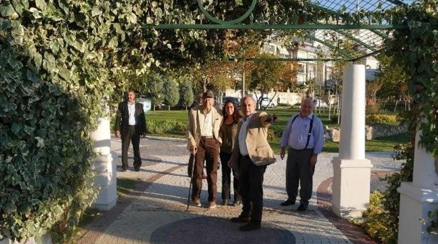 Başkan Akg&uuml;n&rsquo;den, Hıfzı Topuz&rsquo;u Duygulandıran S&uuml;rpriz