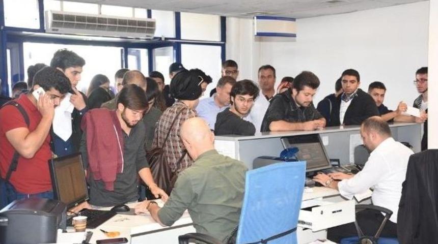 &Ouml;ğrencilerin İndirimli Kart Yoğunluğu Başladı