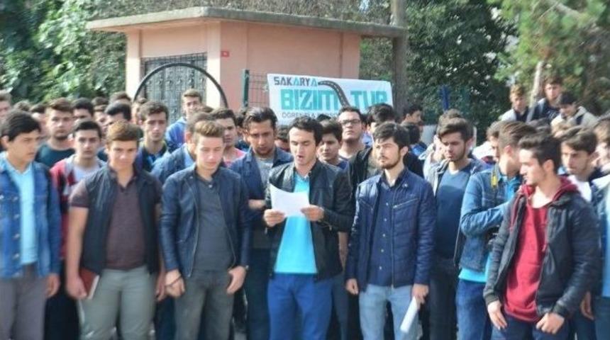 Adapazarı Anadolu İmam-hatip Lisesi &Ouml;ğrencileri Okulları İ&ccedil;in Basın A&ccedil;ıklaması Yaptı