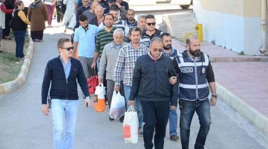 Fet&ouml;&rsquo;den G&ouml;zaltına Alınan Akademisyenler Adliyeye Sevk Edildi