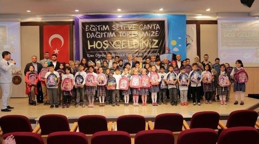 Kağıthane Belediyesi&rsquo;nden Binlerce &Ouml;ğrenciye Kırtasiye Yardımı