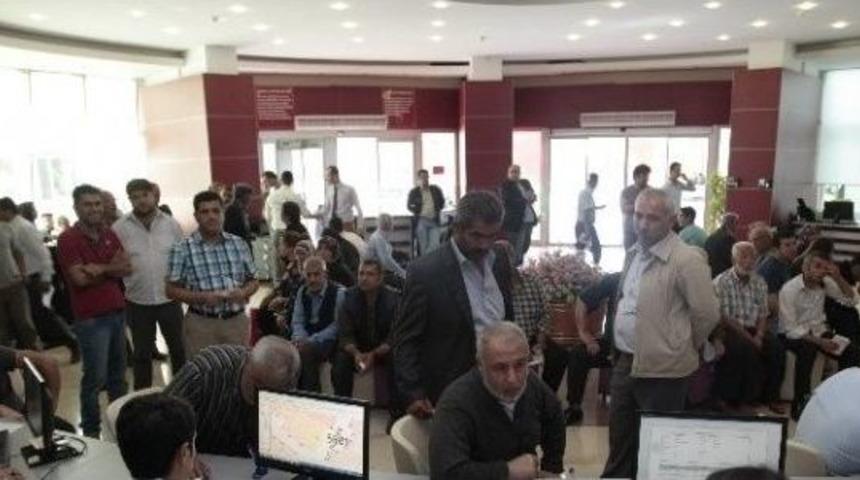 Vatandaşlar Bor&ccedil; Yapılandırması İ&ccedil;in Belediyeye Akın Etti