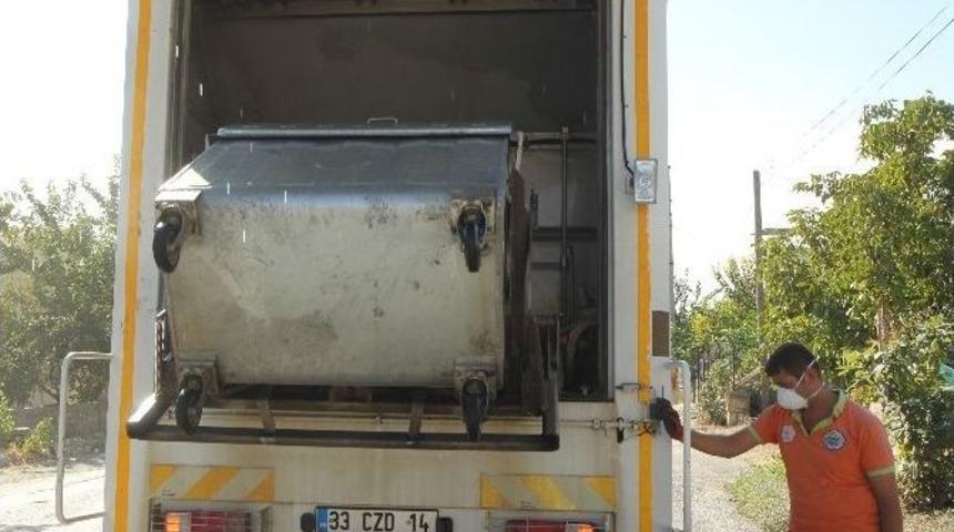 Toroslar Belediyesi, &Ccedil;&ouml;p Konteynerlerini Yıkayarak, Dezenfekte Ediyor