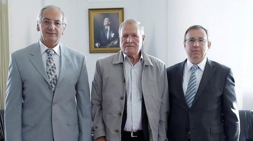 72 Yaşındaki &Uuml;niversiteli Şevki Kılı&ccedil;, İlk Dersine Bastonuyla Geldi