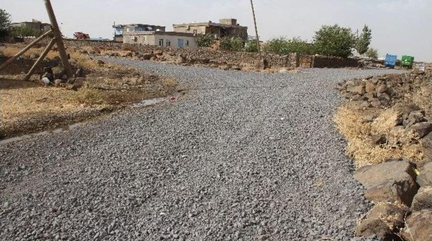 Bağlar Belediyesi 3 Mahallenin Yolunu Yaptı