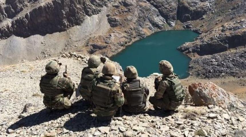 Tsk: "terör Örgütüne Ait 2 Sığınak İmha Edildi"