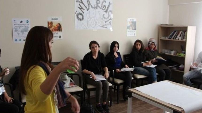 Ngo&rsquo;da Gen&ccedil;lere İnsan Hakları Eğitimi