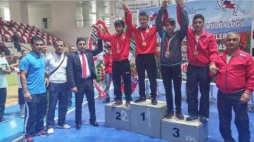 Adıyamanlı G&uuml;reş&ccedil;i T&uuml;rkiye &Uuml;&ccedil;&uuml;nc&uuml;s&uuml; Oldu