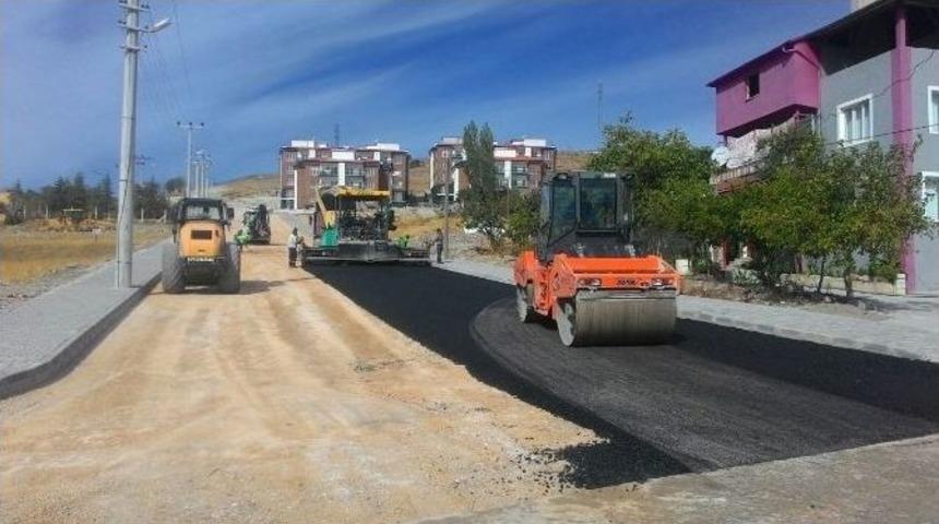 Toprak Yollar Bir Bir Asfalt Oluyor