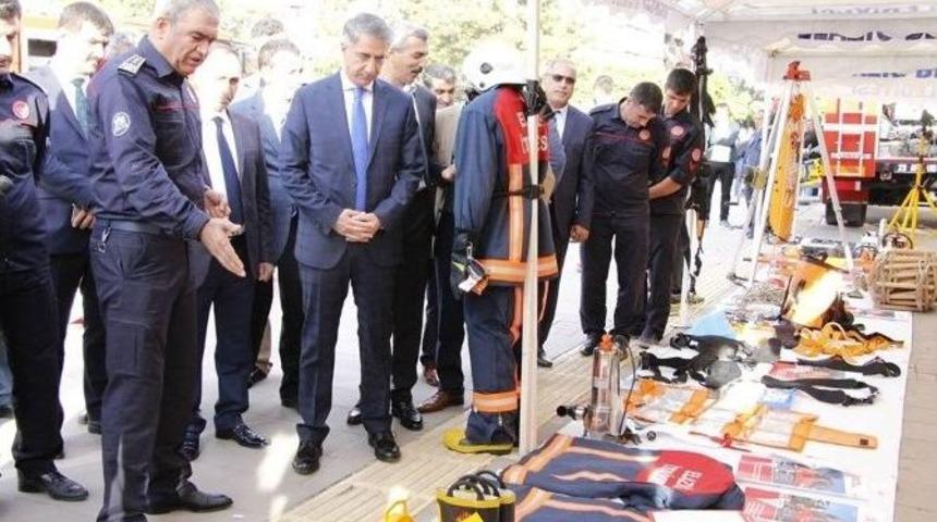 Elazığ&rsquo;da İtfaiye Ara&ccedil; Ve Gere&ccedil;leri Sergilendi