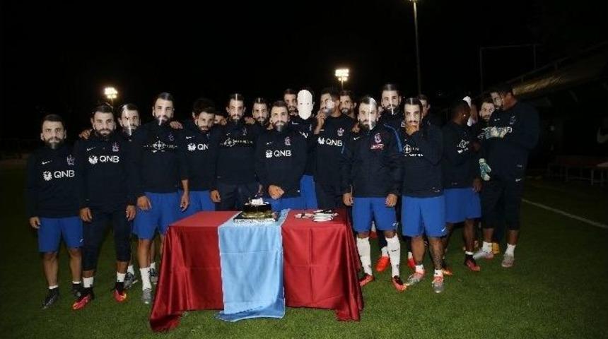 Mustafa Yumlu&rsquo;ya Maskeli Doğum G&uuml;n&uuml;