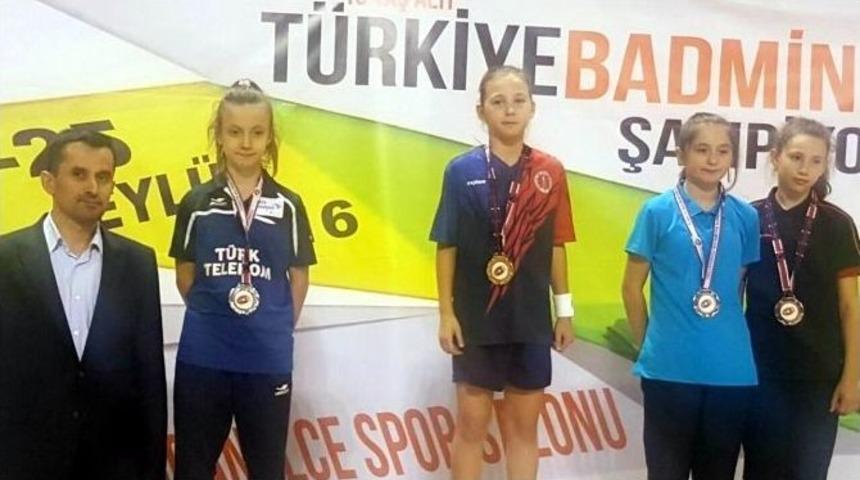 Badminton’da 3 Madalya