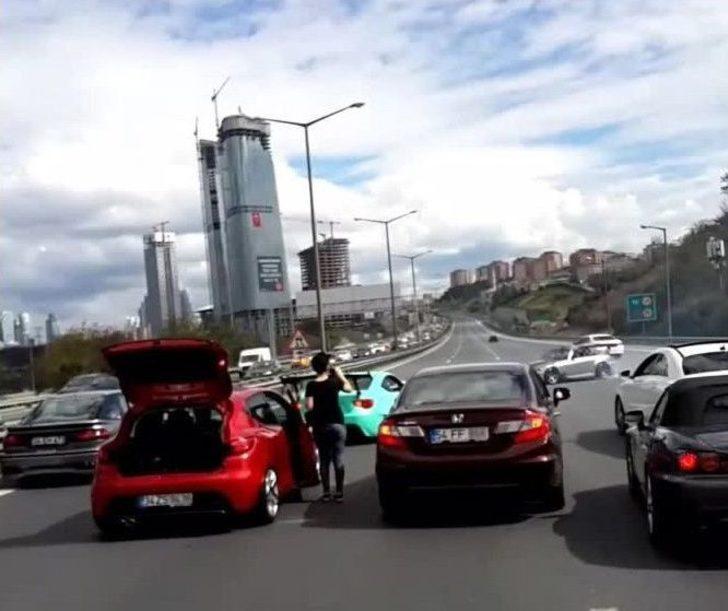 (özel Haber) Tem Otoyolunu Kapatıp Gelin Arabasıyla Drift Yaptılar G5