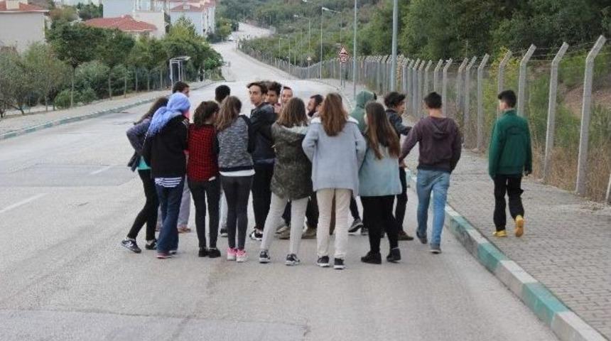 (&ouml;zel Haber) Bursa&rsquo;da Onlarca &Ouml;ğrenci Okula Gitmek İ&ccedil;in Her G&uuml;n Kilometrelerce Y&uuml;r&uuml;yor