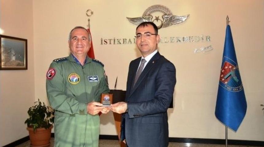 Vali Toprak 7. Ana Jet &Uuml;s Komutanlığını Ziyaret Etti