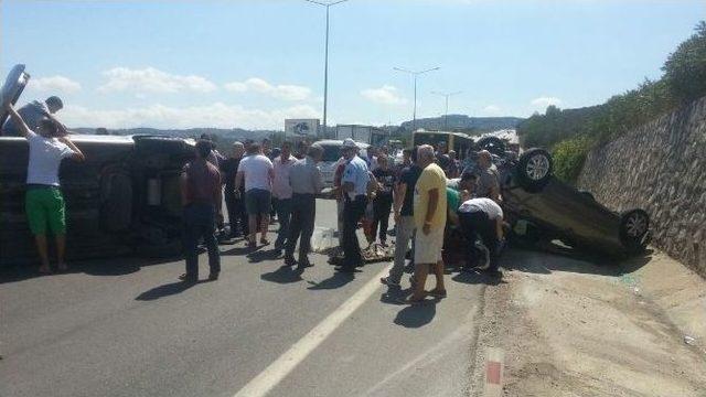 Otoyolu Çarpışan Otomobil Pistine İşte Böyle Döndü