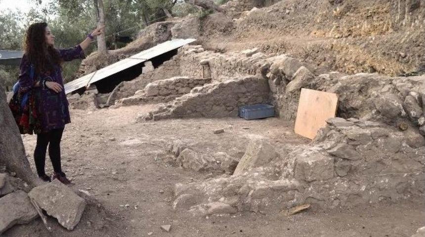 Edremit&rsquo;te Antik Kentin D&uuml;kkanları G&uuml;n Y&uuml;z&uuml;ne &Ccedil;ıkartıldı