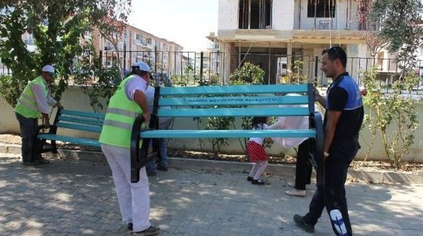 Sarıg&ouml;l&rsquo;deki Okullara Oturma Grubu Yerleştirildi