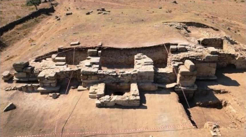 Om&uuml; &Ouml;ğretim &Uuml;yesi Tem&uuml;r&rsquo;&uuml;n Katıldığı Alabanda Kazısı Sona Erdi