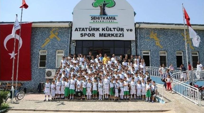 Fadıloğlu&rsquo;ndan Sporculara Altın &Ouml;ğ&uuml;tler