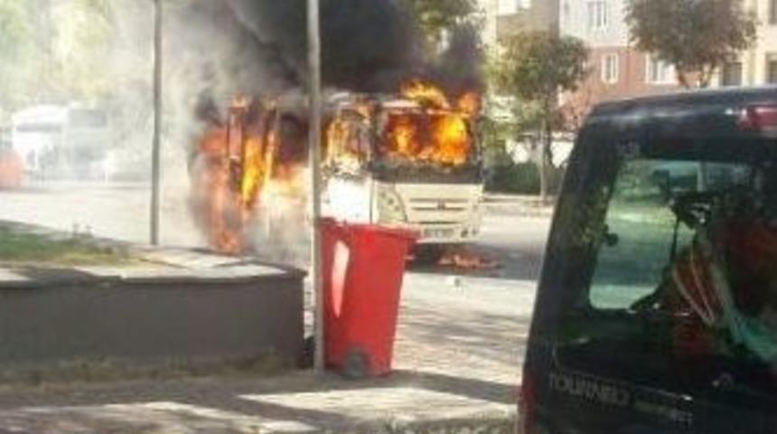 (özel Haber) Bağcılar-habibler Hattında Çalışan Minibüs Alev Alev Yandı