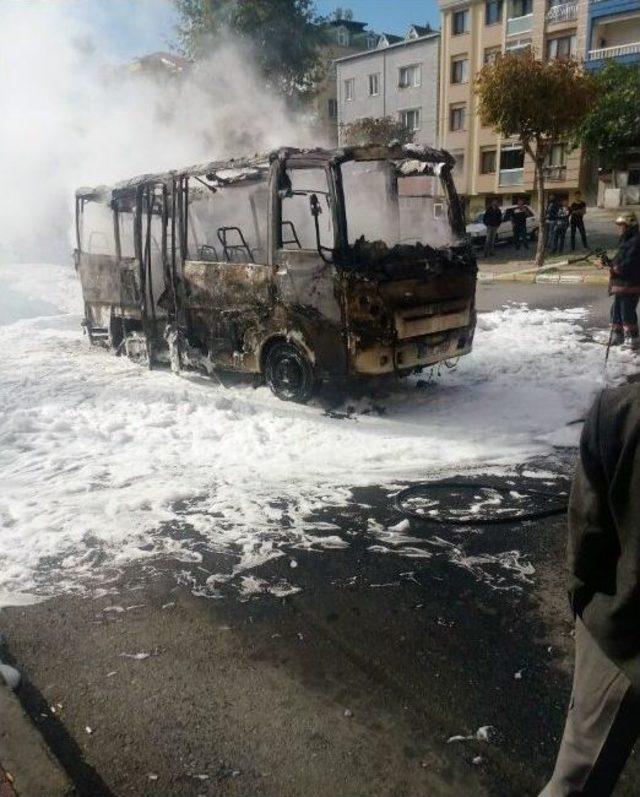 (özel Haber) Bağcılar-habibler Hattında Çalışan Minibüs Alev Alev Yandı