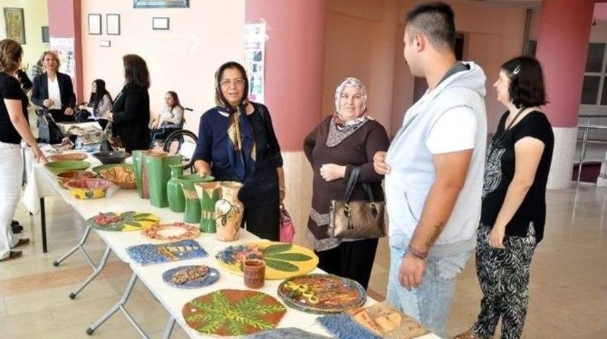 Engelli Öğrenciler Sergi Açtı