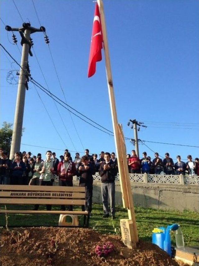 Öğrenciler Şehit Ercan Çelik’in Kabrini Ziyaret Ettiler
