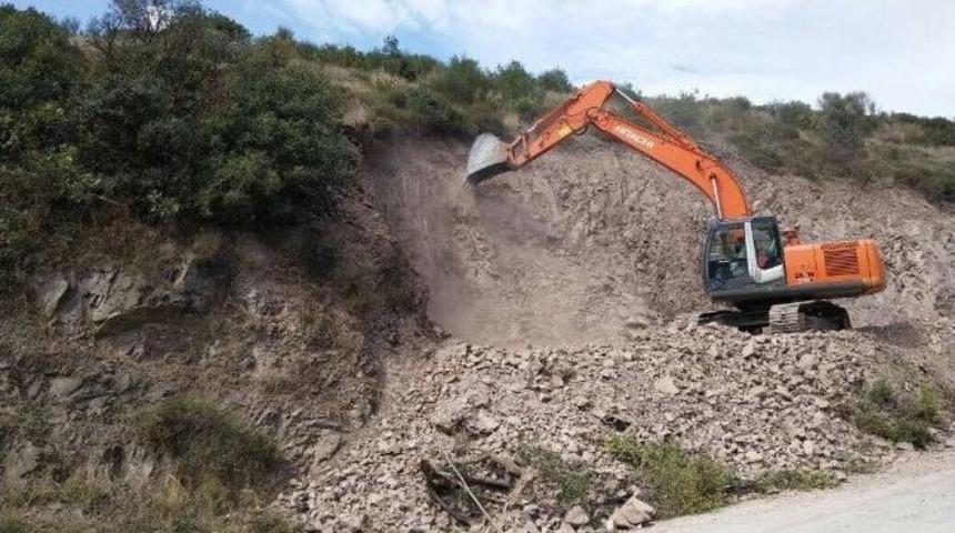 K&ouml;rfez&rsquo;de Yol Genişletme &Ccedil;alışmaları S&uuml;r&uuml;yor