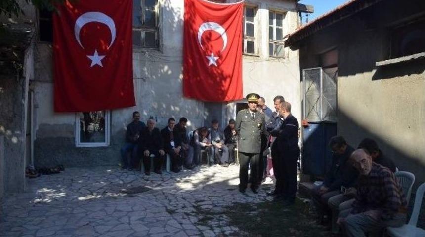 Afyonkarahisar Şehidini Bekliyor