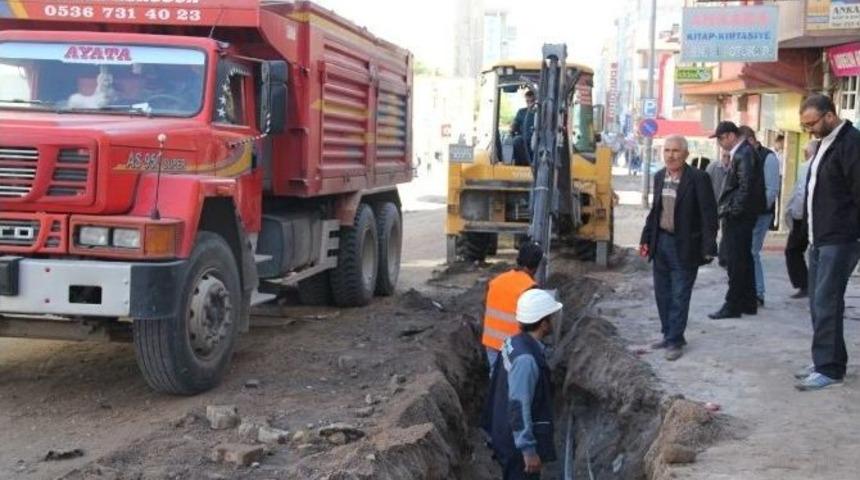 Atat&uuml;rk Bulvarında Alt Yapı &Ccedil;alışmaları Devam Ediyor