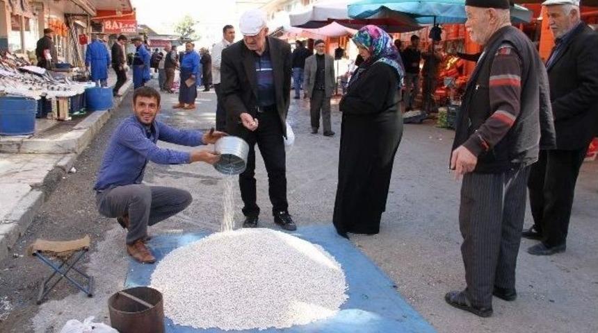 Yozgat&rsquo;ta Kışlık &Uuml;r&uuml;nler K&ouml;yl&uuml; Pazarında Yoğun İlgi G&ouml;r&uuml;yor