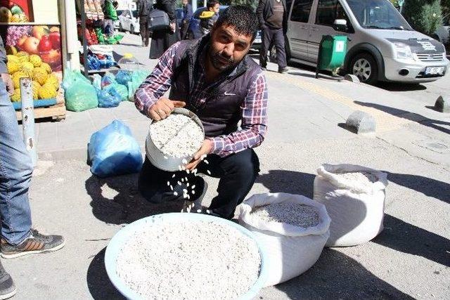 Yozgat’ta Kışlık Ürünler Köylü Pazarında Yoğun İlgi Görüyor