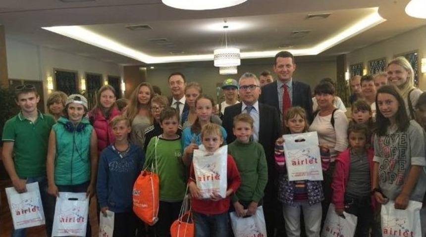 Geleceğin Turizm El&ccedil;ileri Hediyelerle Uğurlandı