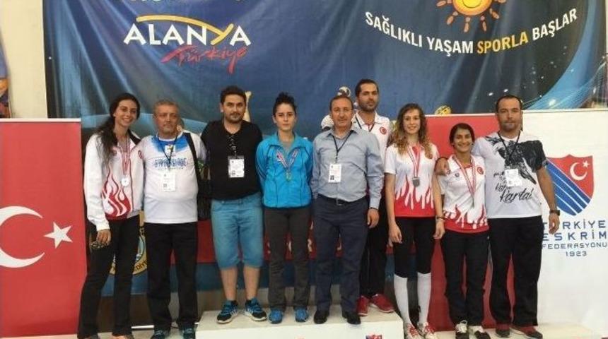 B&uuml;y&uuml;kşehirli Dilara, Altın Madalya Kazandı