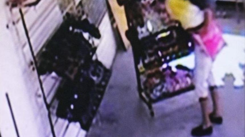 Peluş Ayılı Hırsız 30 Saniyede 4 &Ccedil;ift Ayakkabı &Ccedil;aldı