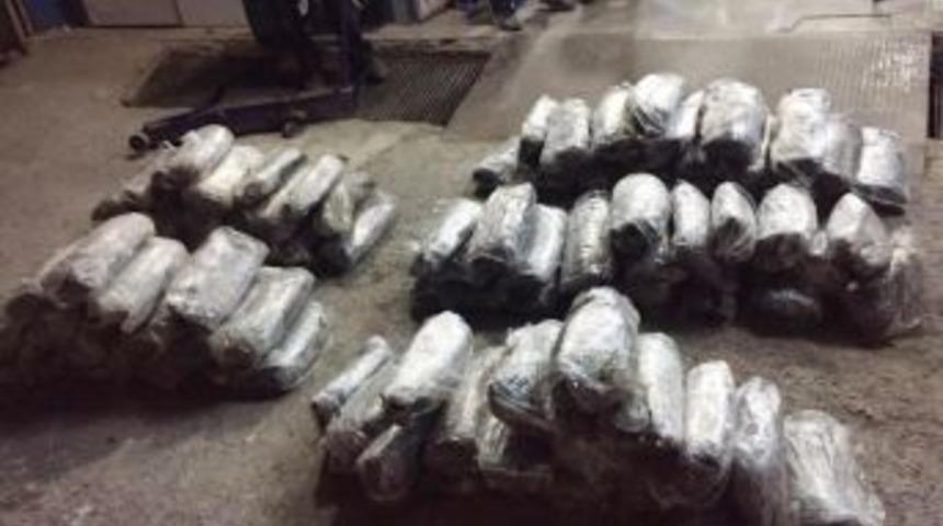 İzmir&rsquo;de 115 Kilo Esrar Ele Ge&ccedil;irildi