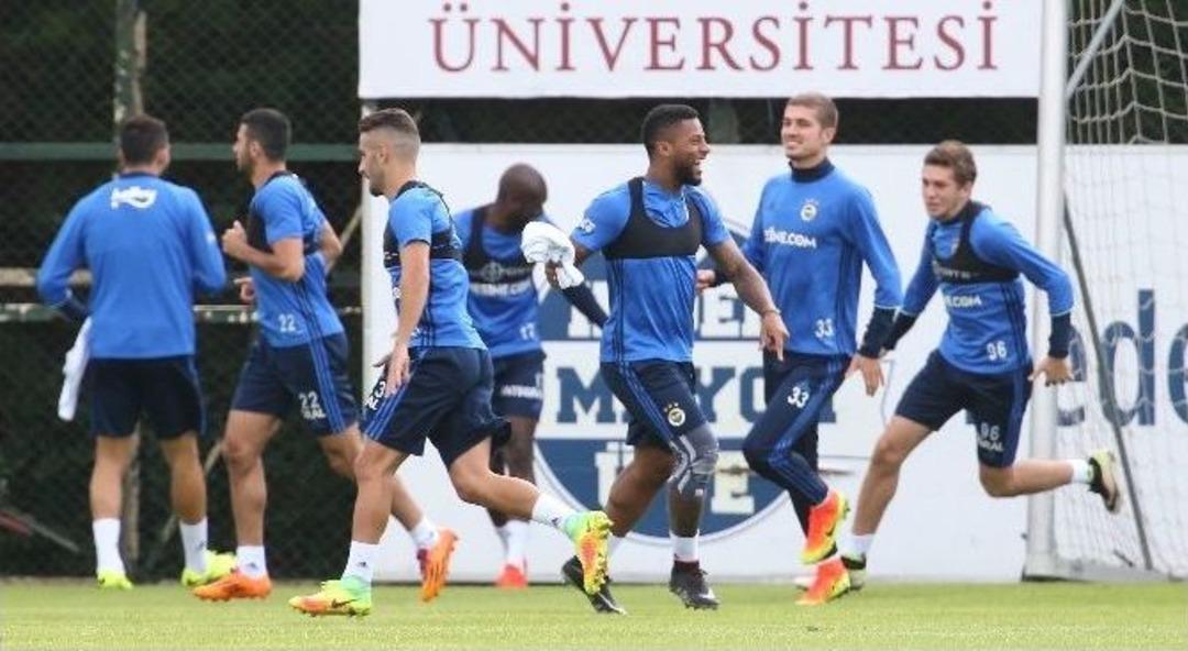 Fenerbah&ccedil;e, Feyenoord Ma&ccedil;ı Hazırlıklarını S&uuml;rd&uuml;r&uuml;yor