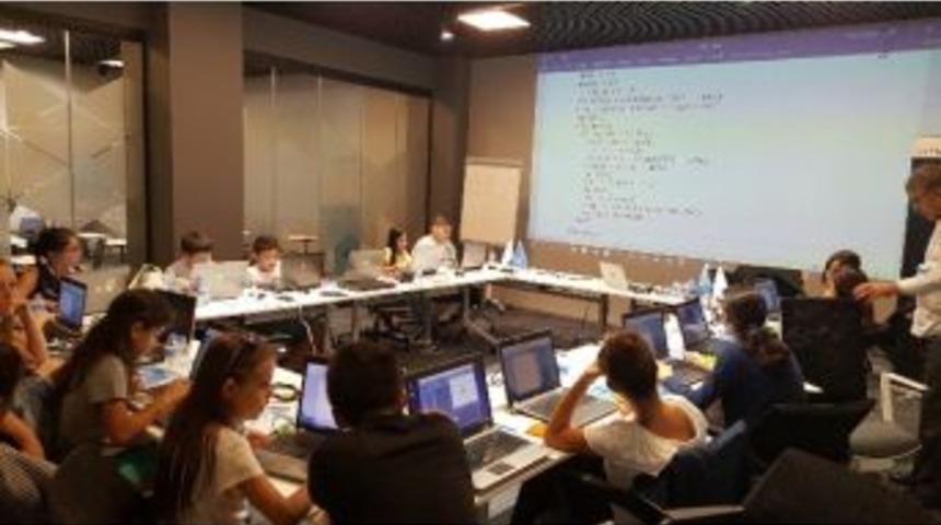 Data Market&rsquo;ten &Ccedil;ocuklara Kodlama Eğitimi
