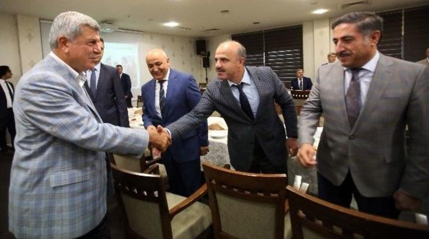 Başkan Karaosmanoğlu&rsquo;ndan, Okumuş Ve Aydınlık&rsquo;a Veda Yemeği