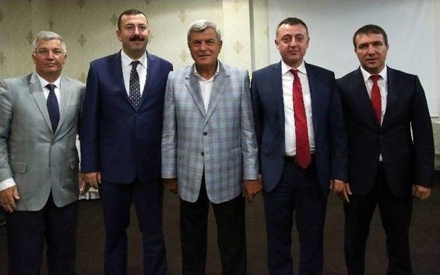 Başkan Karaosmanoğlu’ndan, Okumuş Ve Aydınlık’a Veda Yemeği