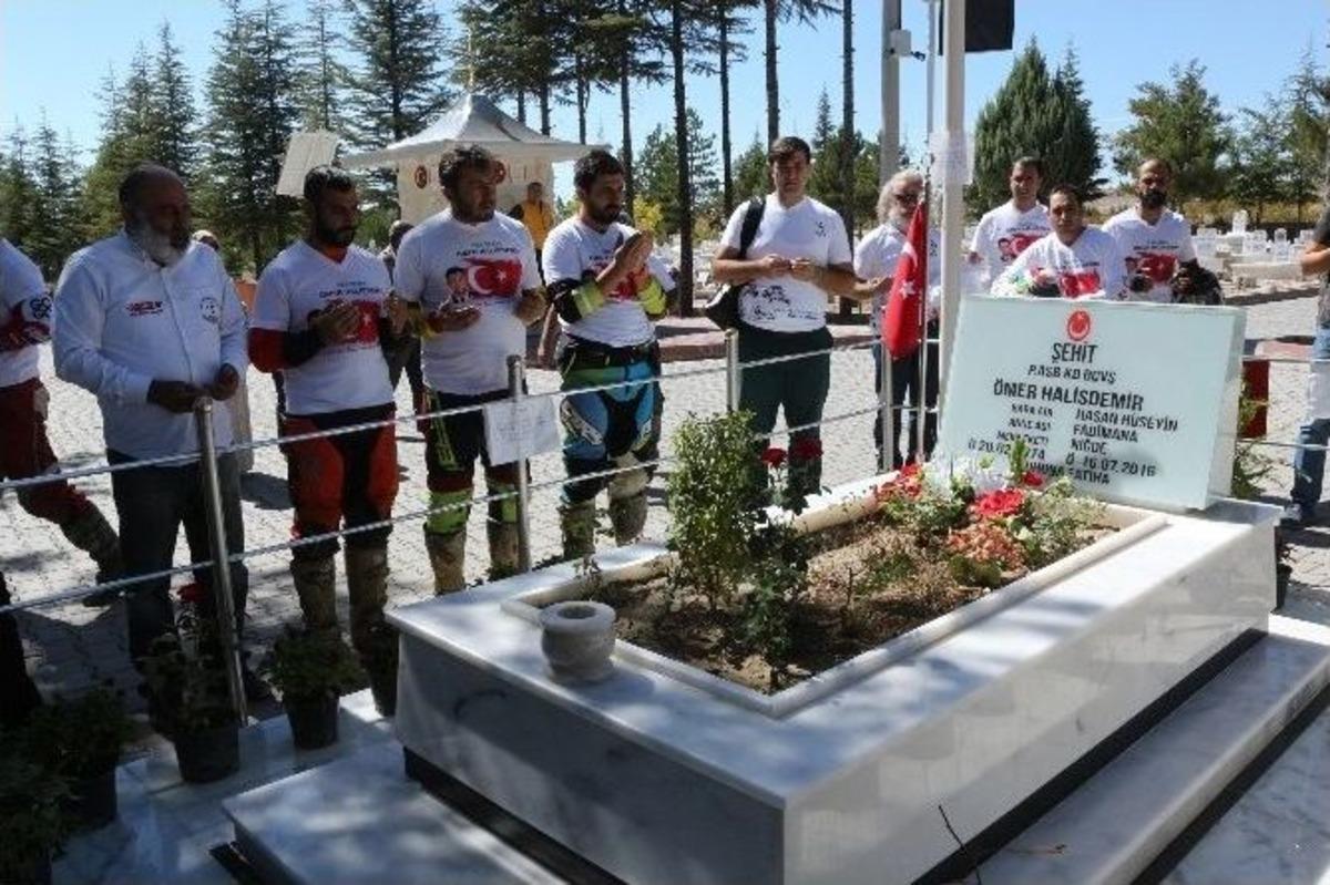 Ralli Birincisi Kazandığı Kupayı Şehit Halisdemir&rsquo;in Babasına Teslim Etti