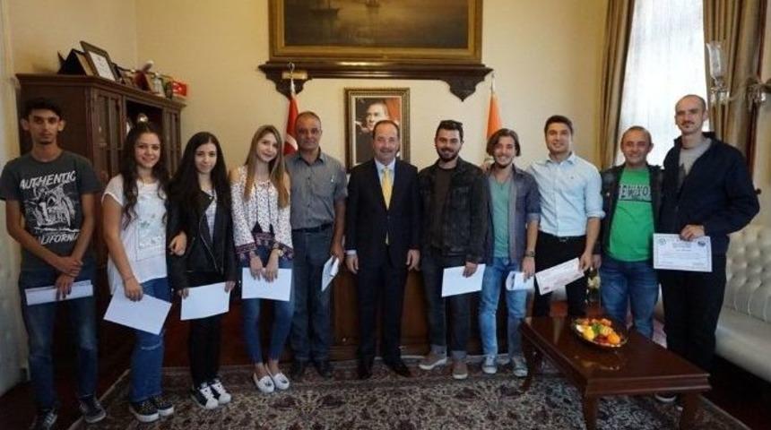 Drama Ve Tiyatro Kursunu Katılanlar Sertifikalarını Aldı